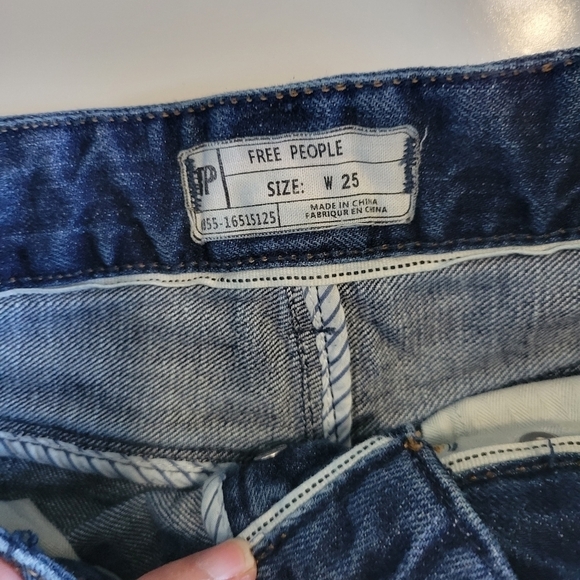 Free People Button Fly Raw Hem Short in Blue Sz 25 - Picture 6 of 9